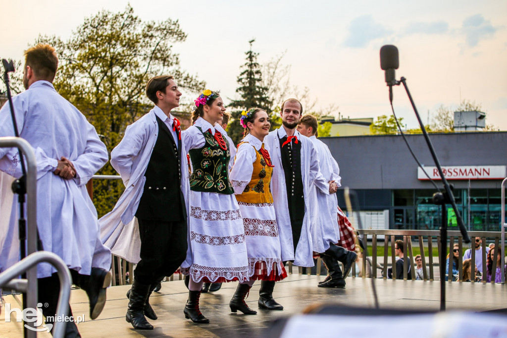 Majówka na ludowo na Górce Cyranowskiej