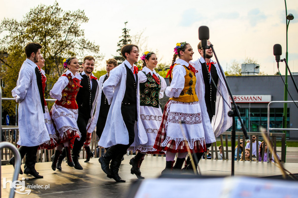 Majówka na ludowo na Górce Cyranowskiej