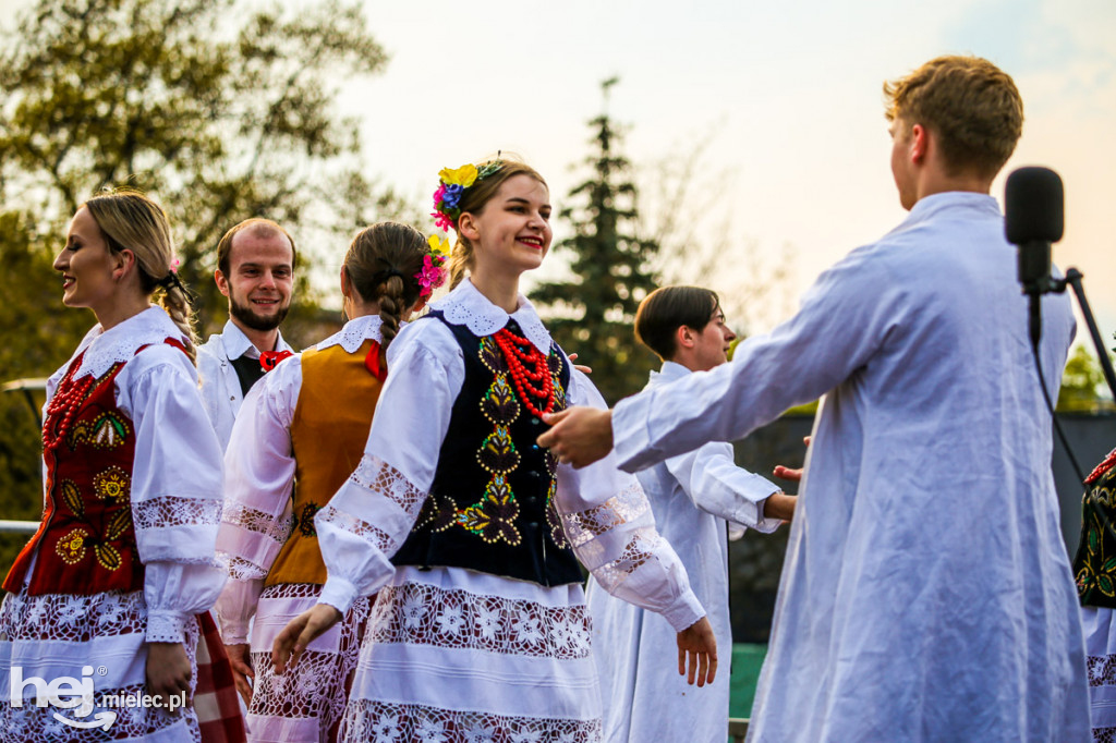 Majówka na ludowo na Górce Cyranowskiej