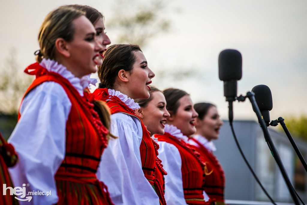 Majówka na ludowo na Górce Cyranowskiej