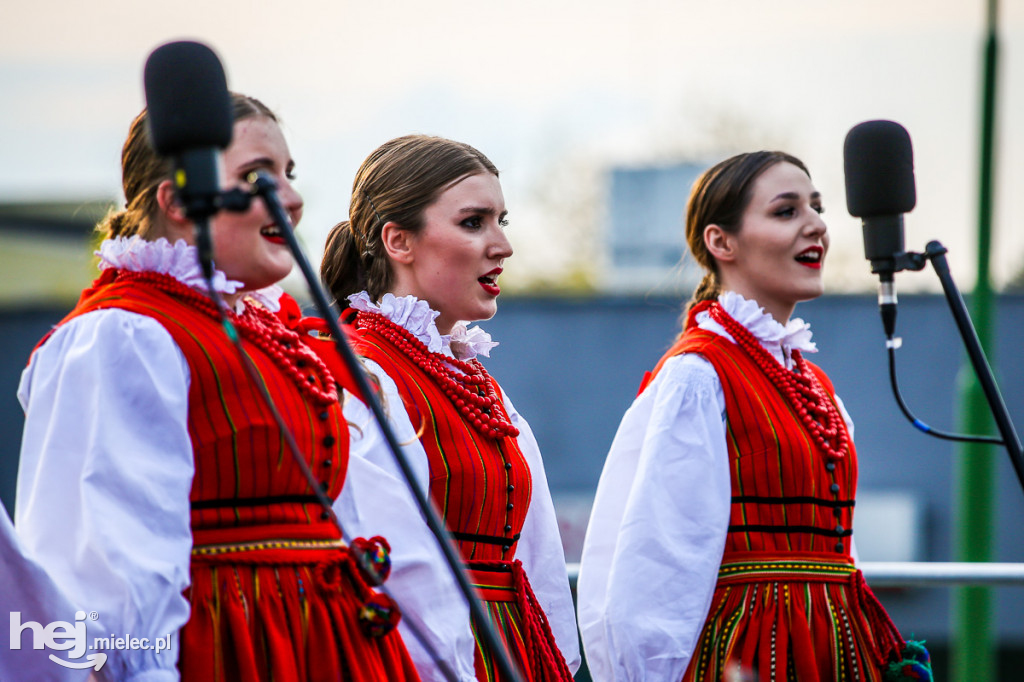 Majówka na ludowo na Górce Cyranowskiej