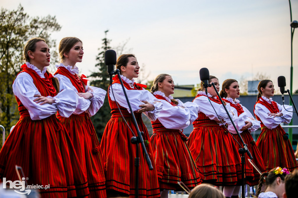 Majówka na ludowo na Górce Cyranowskiej