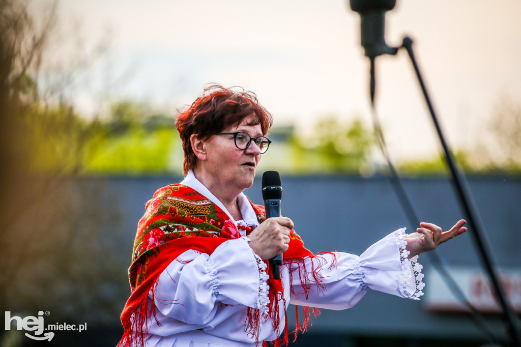 Majówka na ludowo na Górce Cyranowskiej