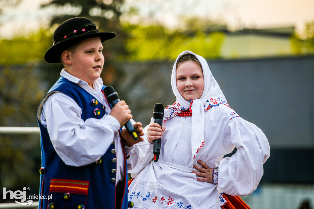 Majówka na ludowo na Górce Cyranowskiej