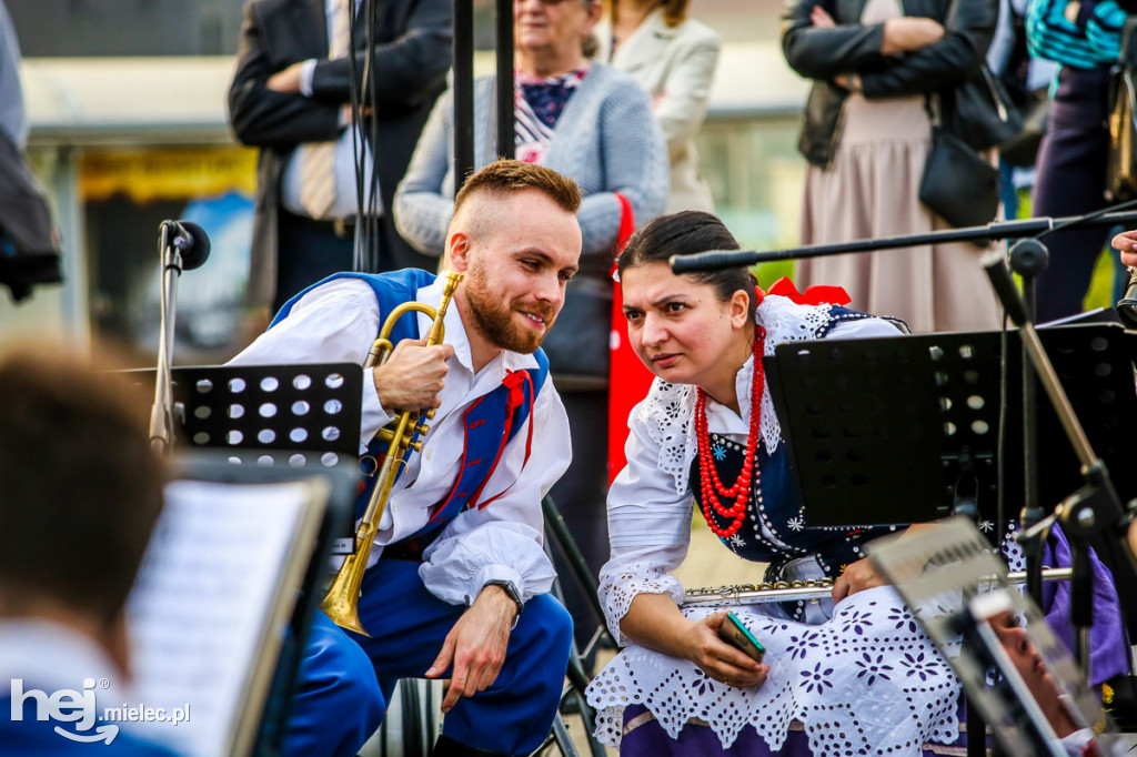Majówka na ludowo na Górce Cyranowskiej