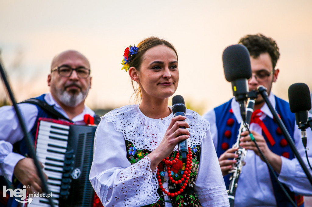 Majówka na ludowo na Górce Cyranowskiej