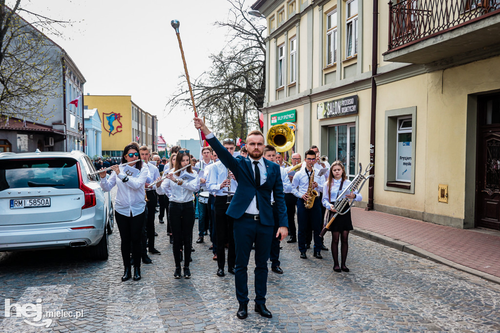 Święto Konstytucji 3 Maja w Mielcu: defilada przez stare miasto