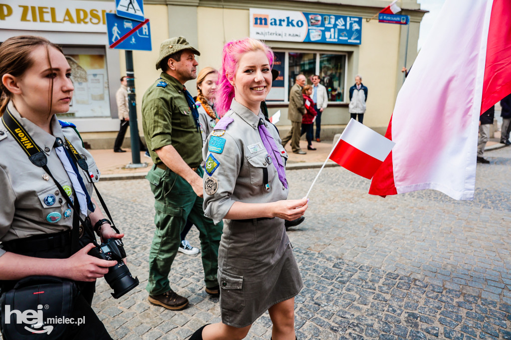 Święto Konstytucji 3 Maja w Mielcu: defilada przez stare miasto