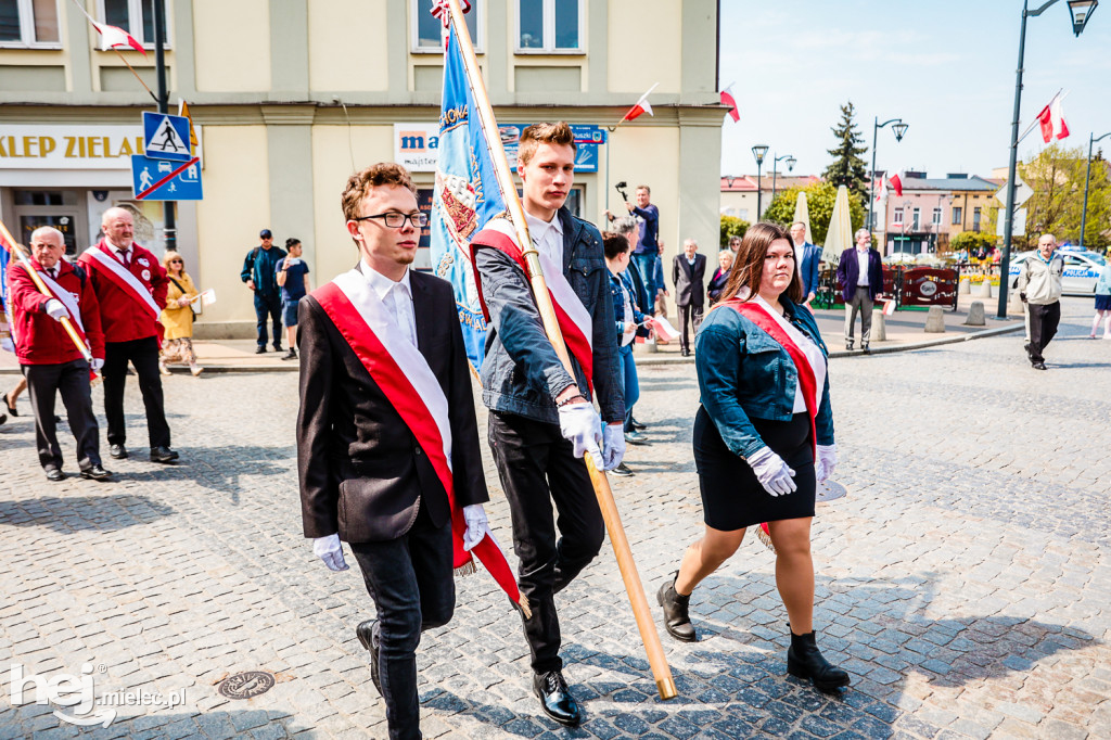 Święto Konstytucji 3 Maja w Mielcu: defilada przez stare miasto