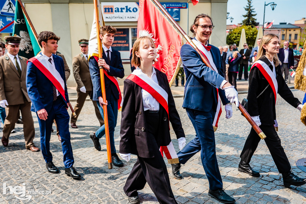 Święto Konstytucji 3 Maja w Mielcu: defilada przez stare miasto