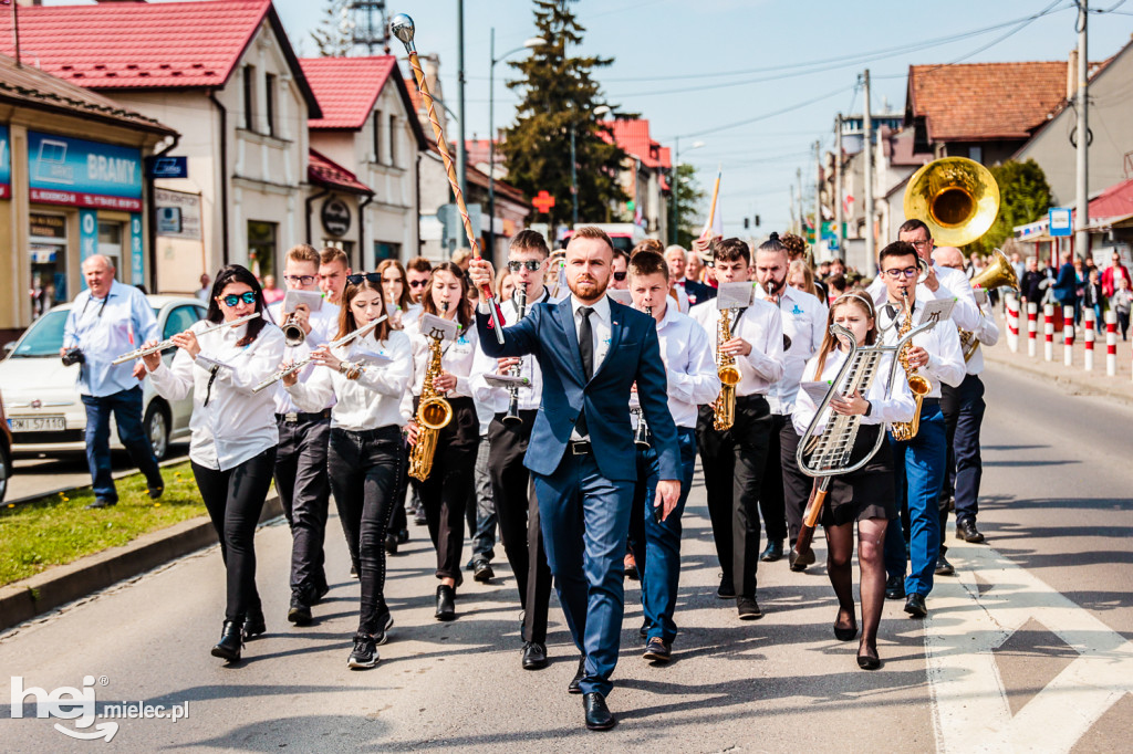 Święto Konstytucji 3 Maja w Mielcu: defilada przez stare miasto