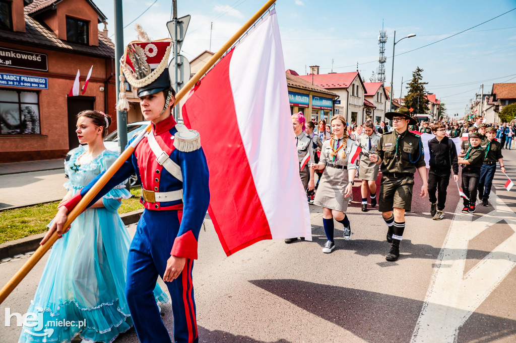 Święto Konstytucji 3 Maja w Mielcu: defilada przez stare miasto