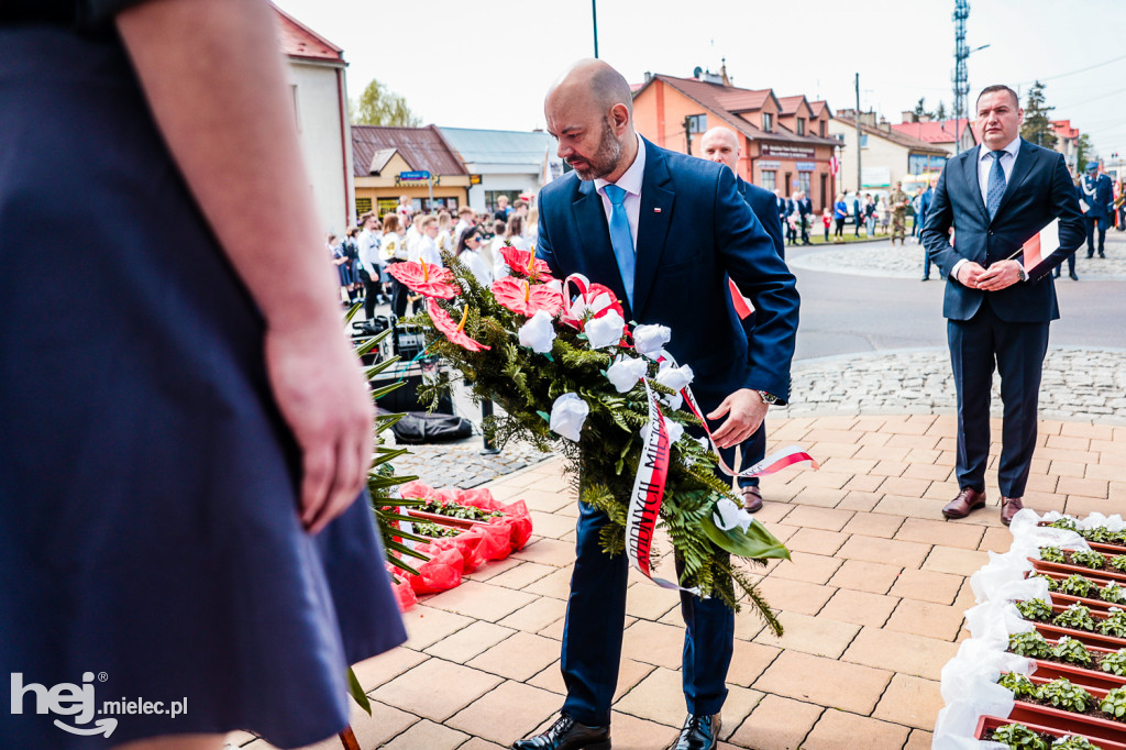 Święto Konstytucji 3 Maja w Mielcu: uroczystości pod Pomnikiem Wolności