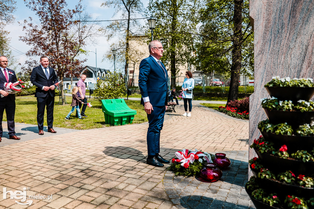 Święto Konstytucji 3 Maja w Mielcu: przy Obelisku Niepodległości