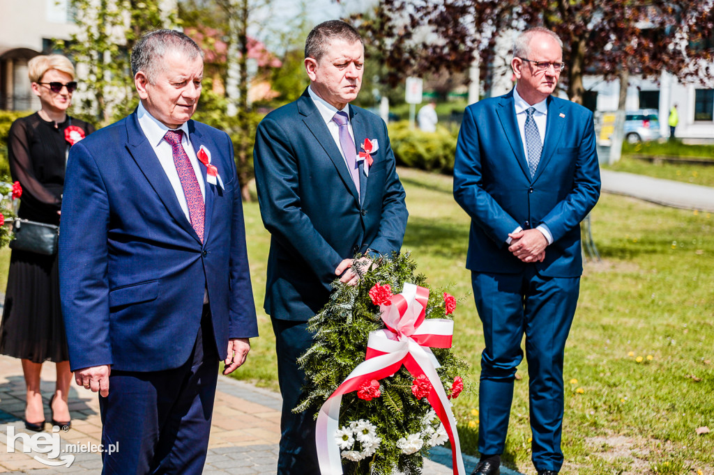 Święto Konstytucji 3 Maja w Mielcu: przy Obelisku Niepodległości