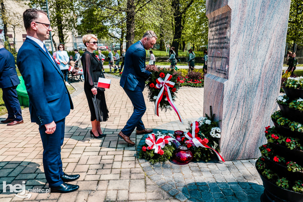 Święto Konstytucji 3 Maja w Mielcu: przy Obelisku Niepodległości