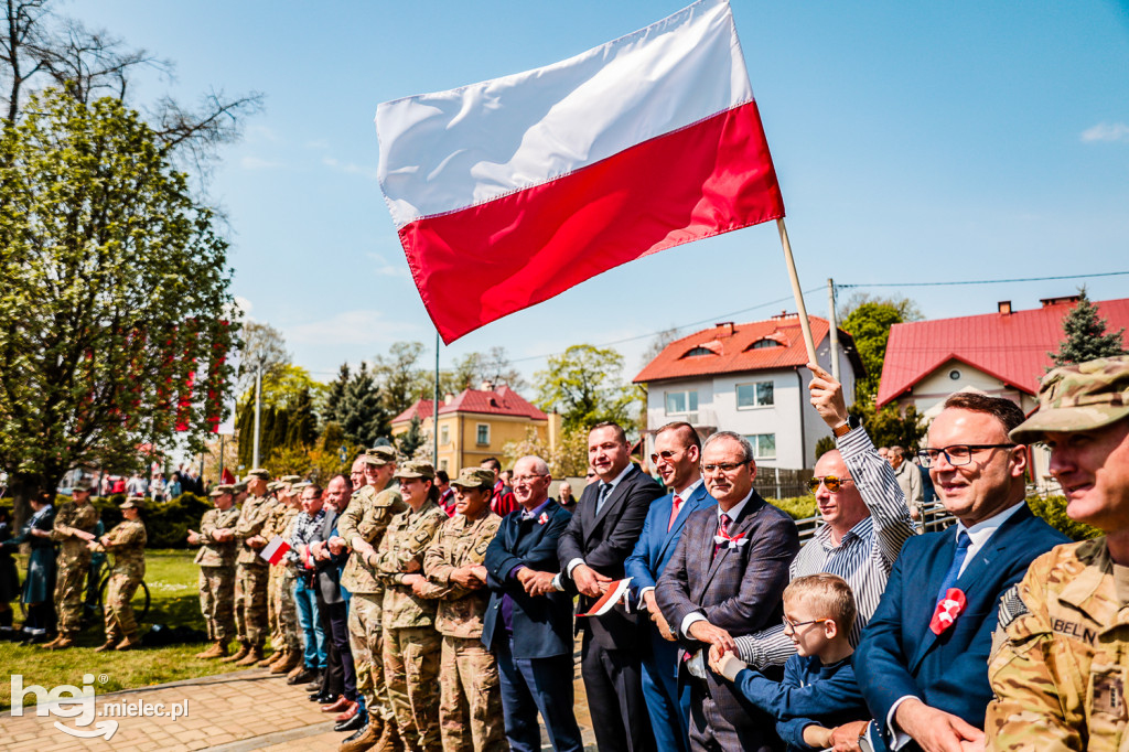Święto Konstytucji 3 Maja w Mielcu: przy Obelisku Niepodległości