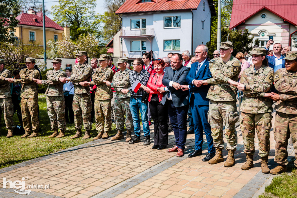 Święto Konstytucji 3 Maja w Mielcu: przy Obelisku Niepodległości