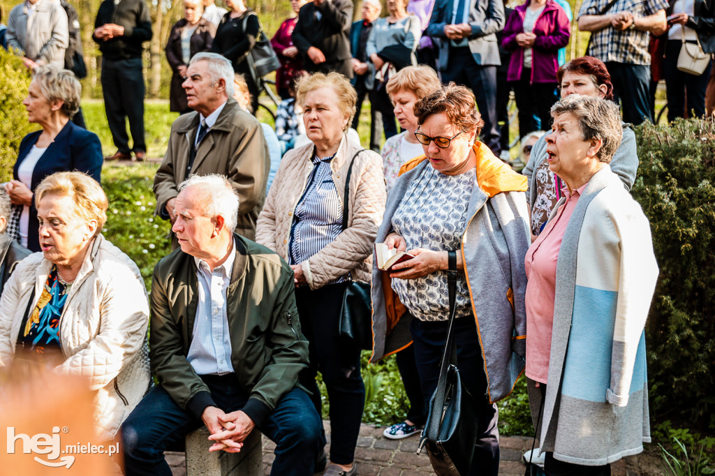 Nabożeństwo majowe przy kapliczce na Biesiadce