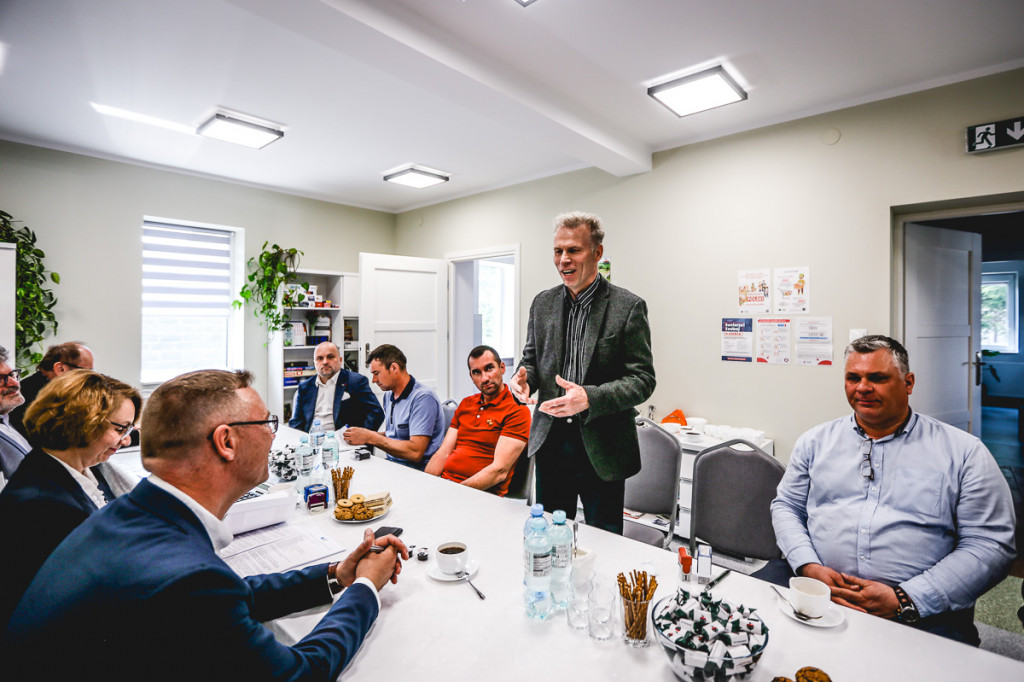 Podpisanie umów na realizację 22 dróg w gm. Padew Narodowa