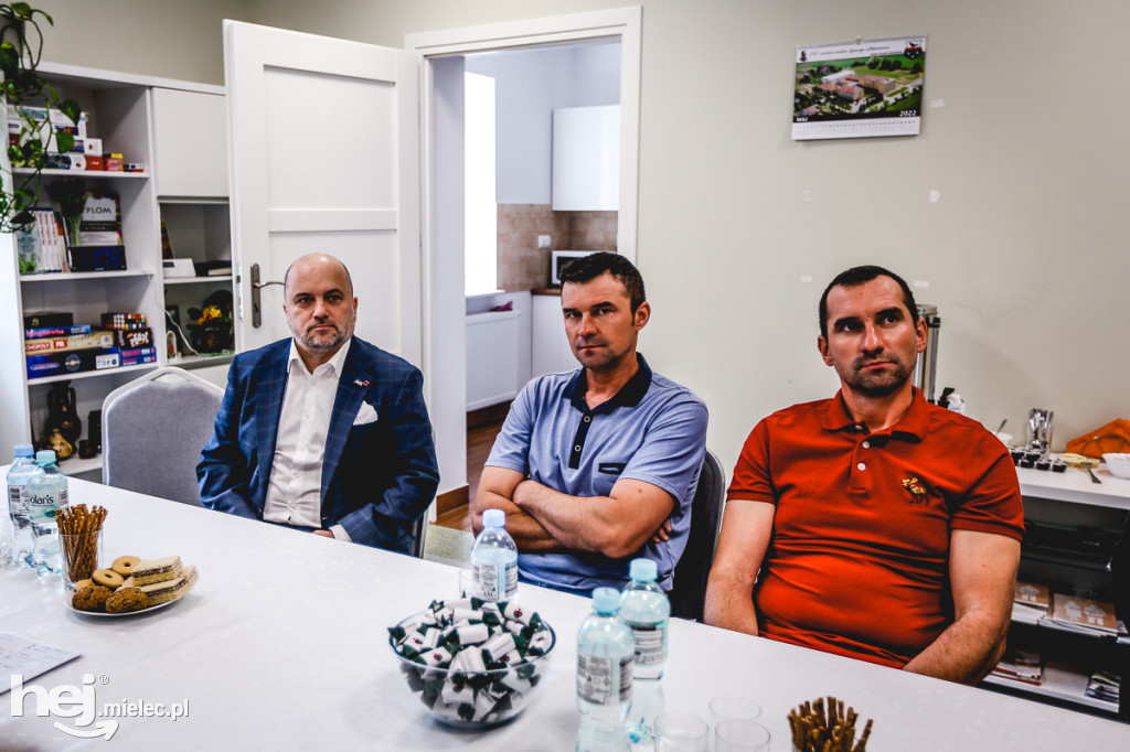 Podpisanie umów na realizację 22 dróg w gm. Padew Narodowa