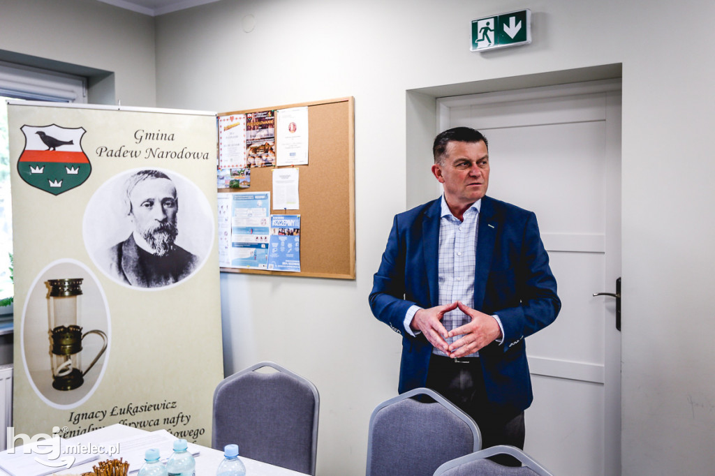 Podpisanie umów na realizację 22 dróg w gm. Padew Narodowa