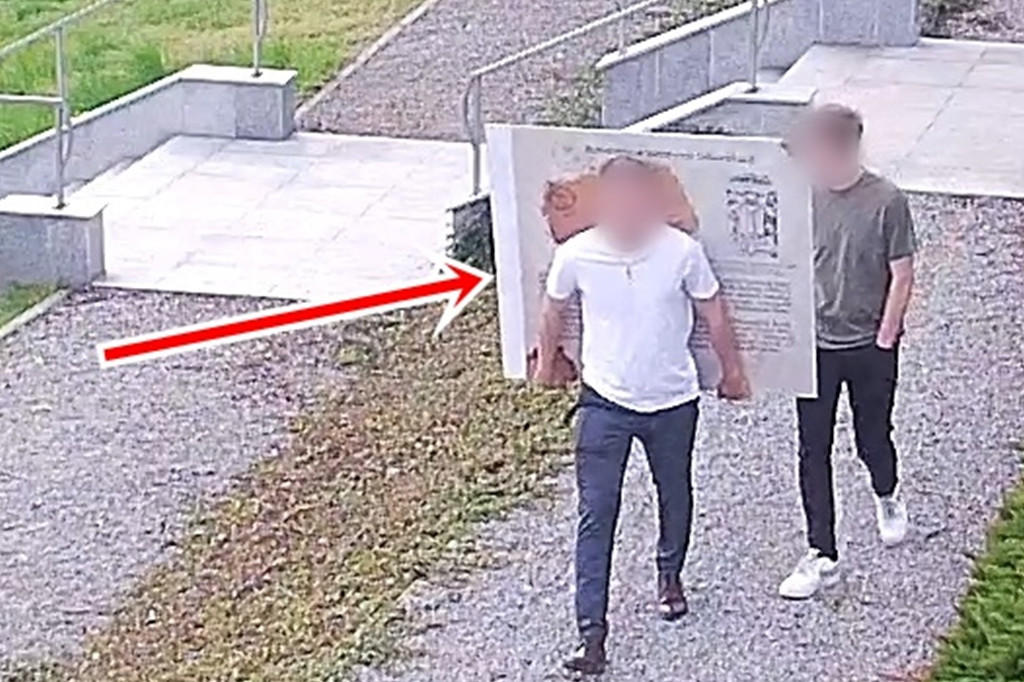 Chuligani przy Pałacyku Oborskich
