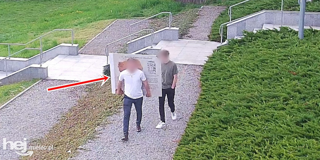 Chuligani przy Pałacyku Oborskich