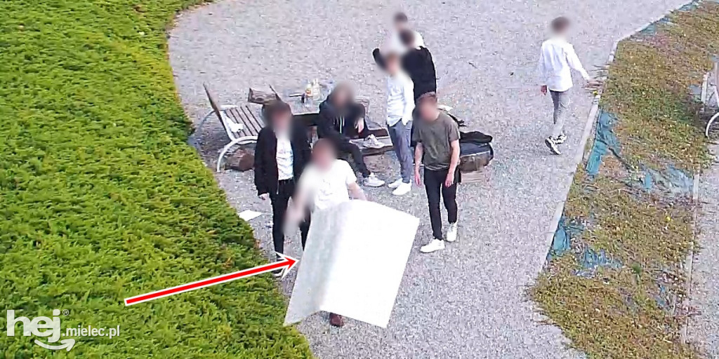 Chuligani przy Pałacyku Oborskich