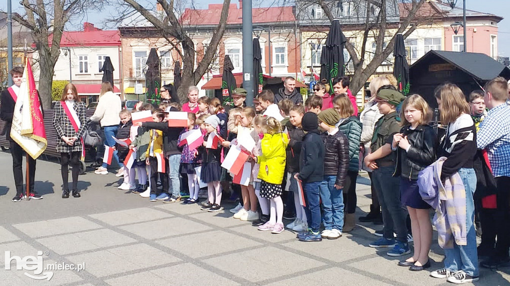 Patriotyczna uczniowska majówka w Rynku