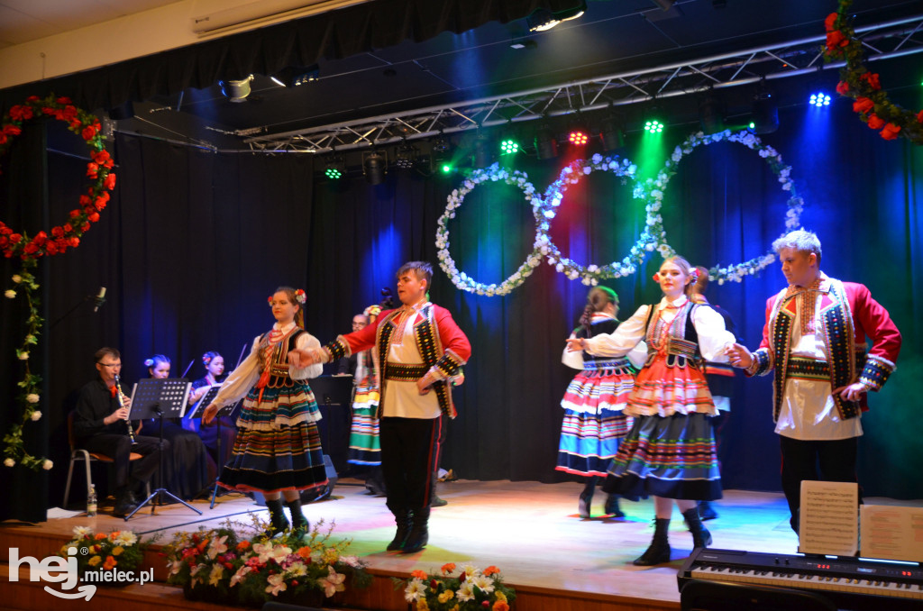 Wiosenny koncert w Chorzelowie