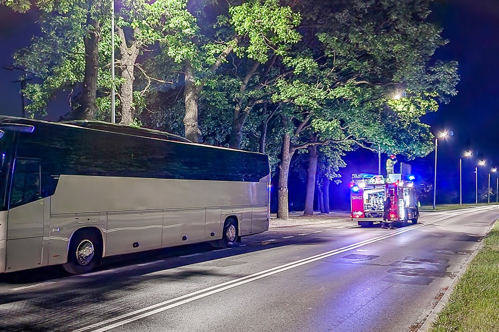 Autokar zgubił ropę