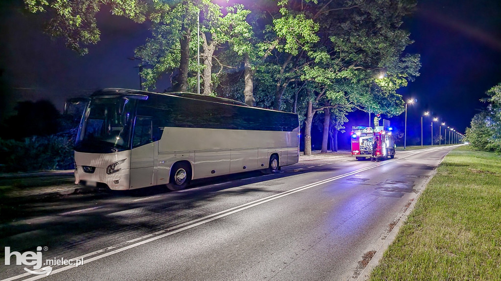 Autokar zgubił ropę