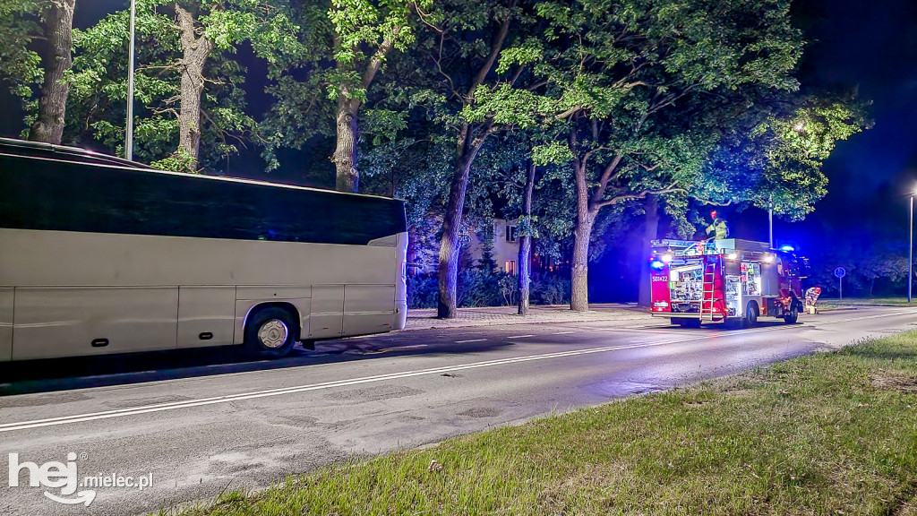 Autokar zgubił ropę