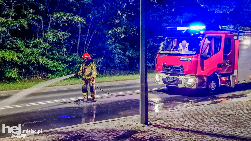 Autokar zgubił ropę