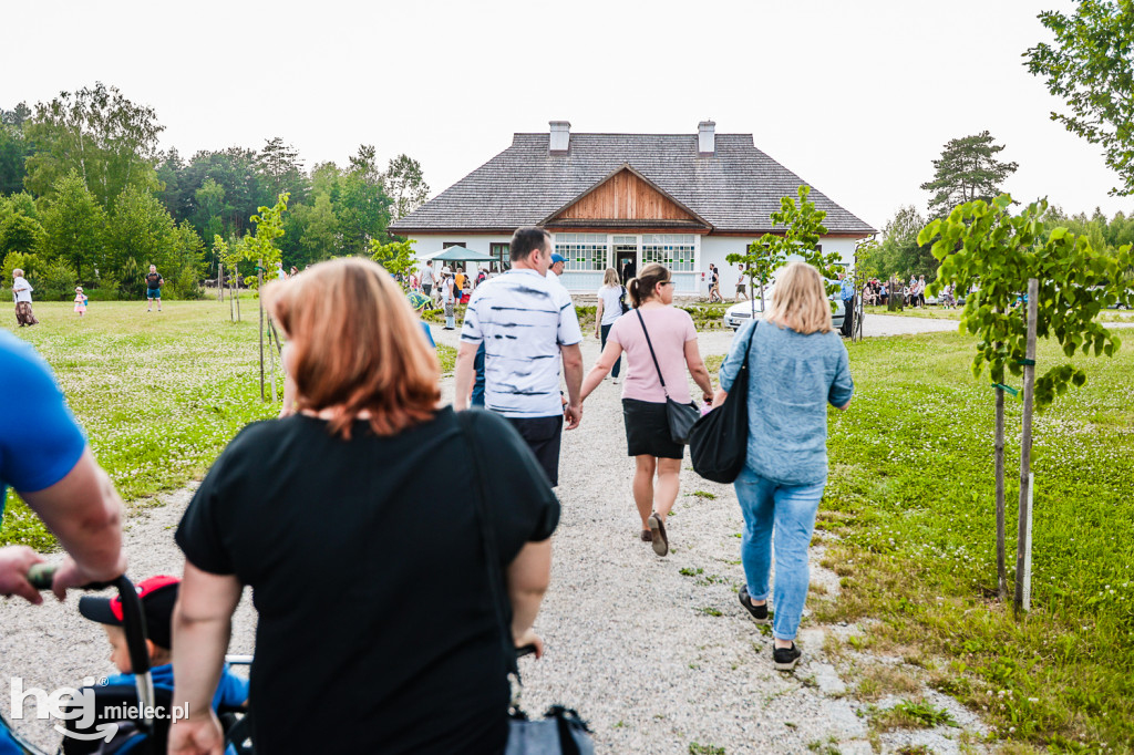 Prezentacje Twórczości Ludowej Lasowiaków i Rzeszowiaków