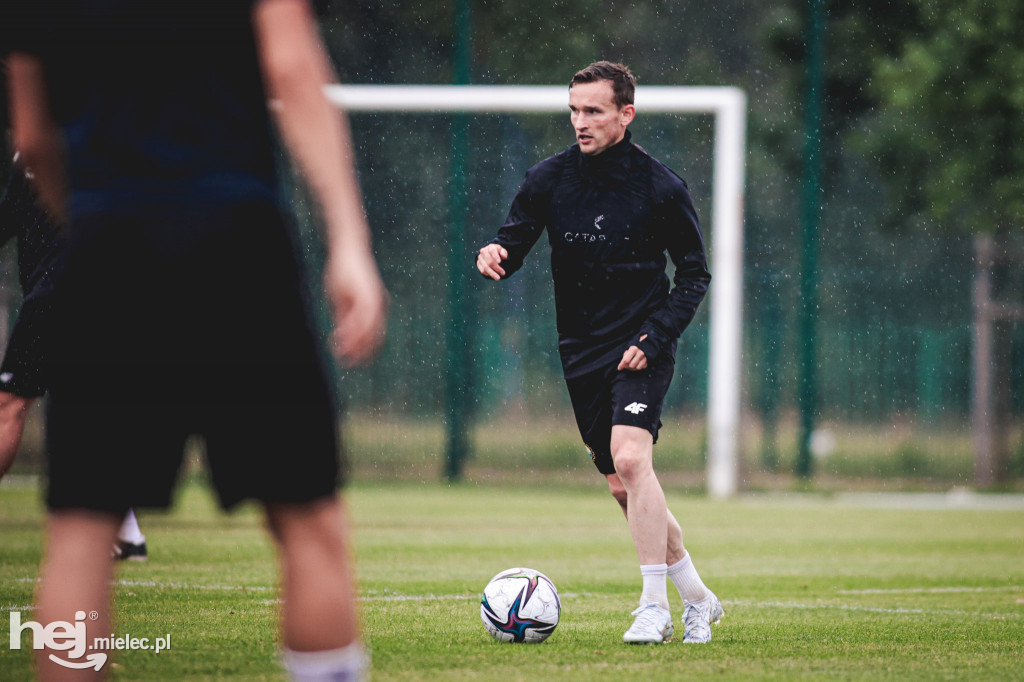 PGE FKS Stal wróciła do treningów