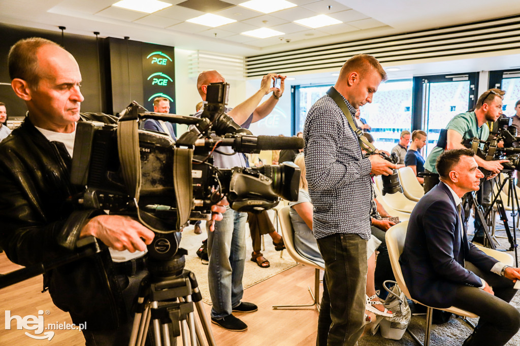 PGE sponsorem FKS Stal na kolejne trzy lata. Konferencja prasowa na PGE Narodowym