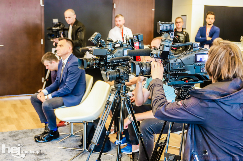 PGE sponsorem FKS Stal na kolejne trzy lata. Konferencja prasowa na PGE Narodowym