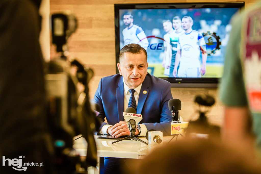 PGE sponsorem FKS Stal na kolejne trzy lata. Konferencja prasowa na PGE Narodowym