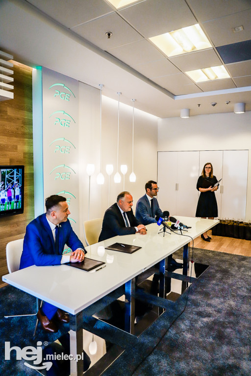 PGE sponsorem FKS Stal na kolejne trzy lata. Konferencja prasowa na PGE Narodowym