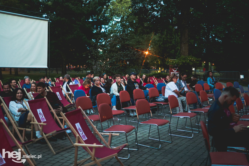 Plenerowe kino z muzyką na żywo