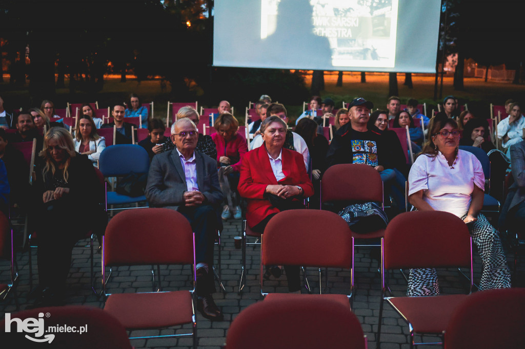 Plenerowe kino z muzyką na żywo