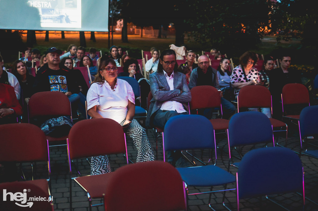 Plenerowe kino z muzyką na żywo