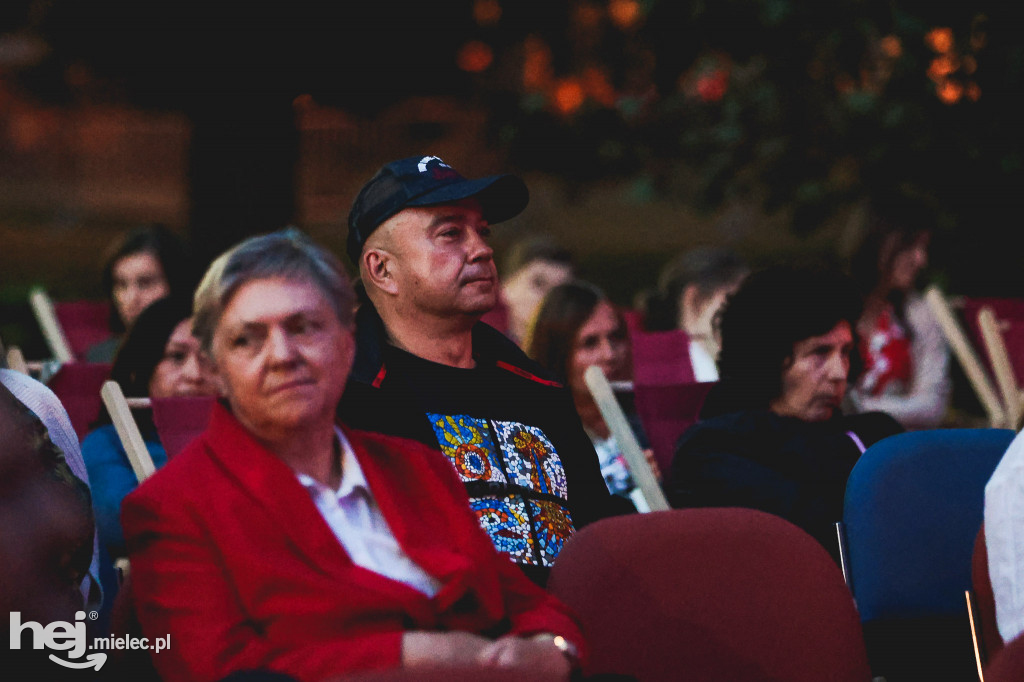 Plenerowe kino z muzyką na żywo