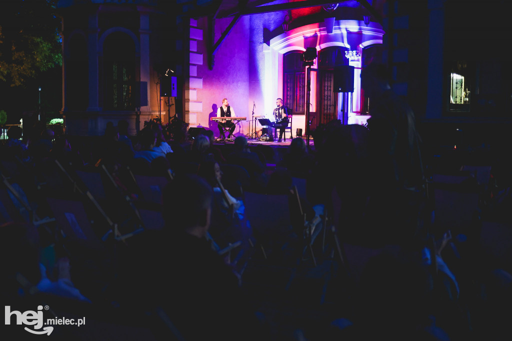 Plenerowe kino z muzyką na żywo