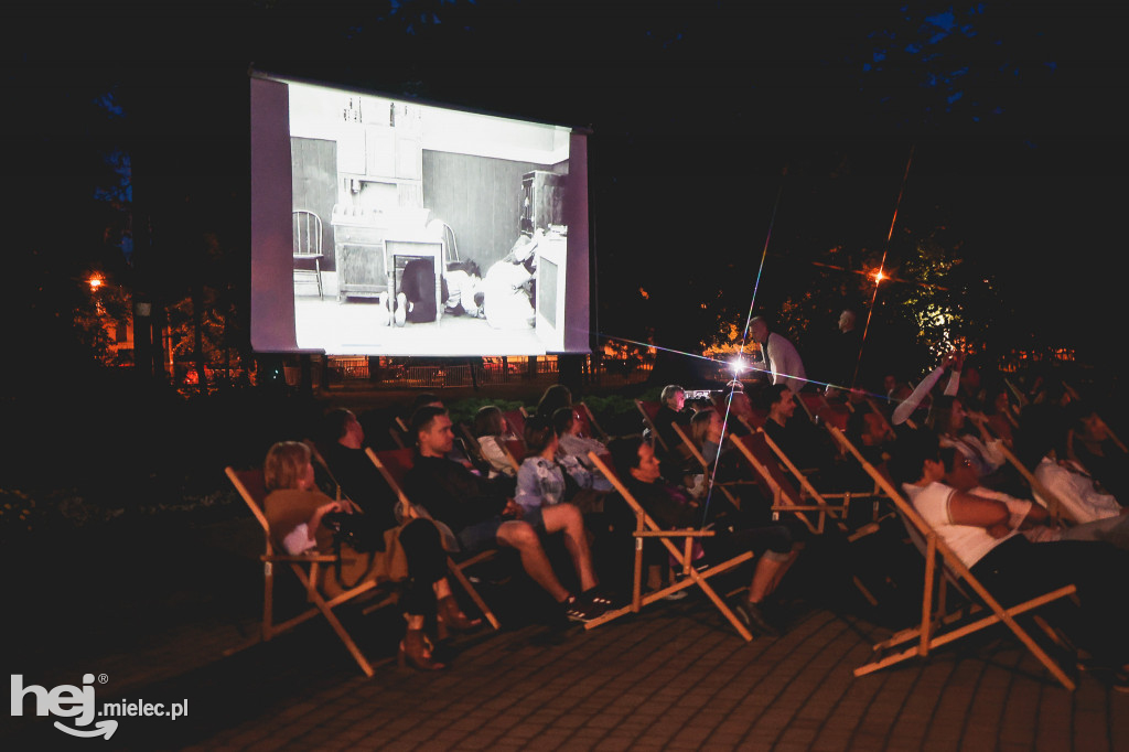 Plenerowe kino z muzyką na żywo