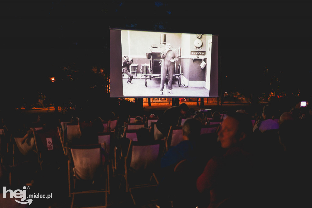 Plenerowe kino z muzyką na żywo