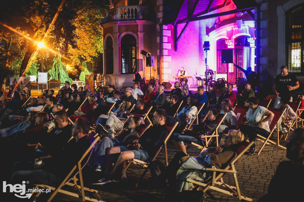 Plenerowe kino z muzyką na żywo