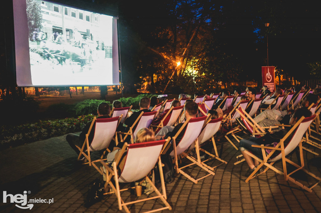 Plenerowe kino z muzyką na żywo